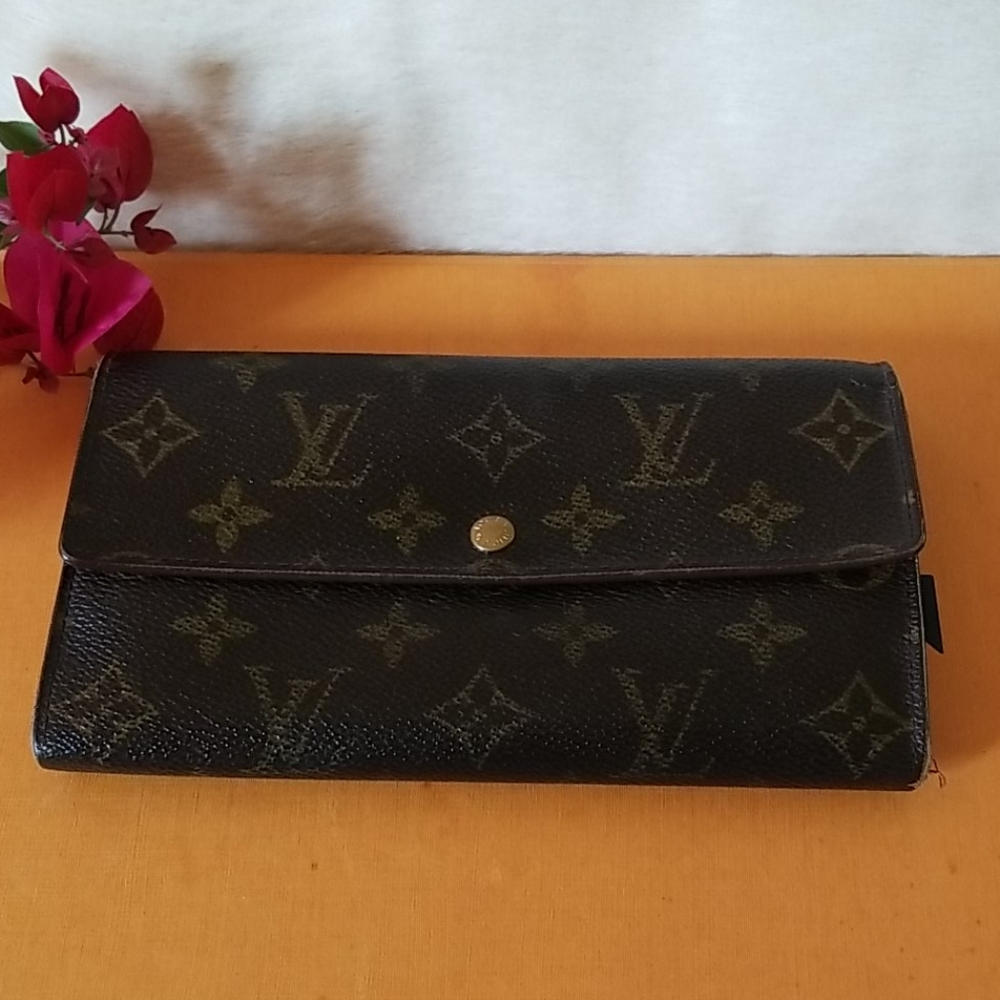 Authentic Louis Vuitton Sarah wallet